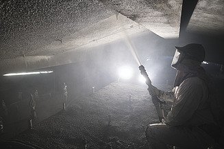 Foto von einer Tiefgarage und einer Messaparatur