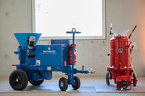 Foto von zwei Spritzbetonmaschinen