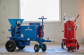 Foto von zwei Spritzbetonmaschinen