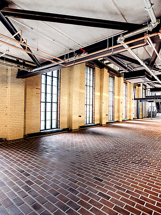 Foto von einem Flur aus Zeigelsteinen