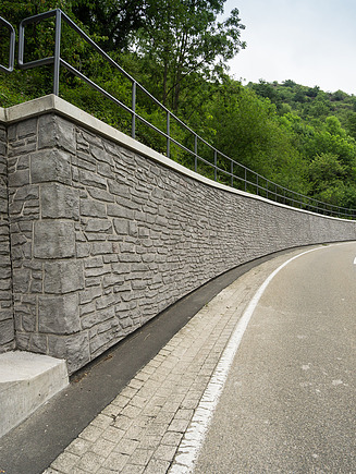 Foto von einzelnen Spritzbeton-Steinelementen