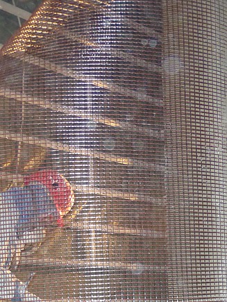 Foto von einer Person mit einer Carbonmatte und einer Säule