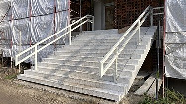 Bild einer Außentreppe nach der Sanierung