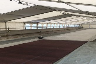 Foto von einem Zelt in der Innenansicht 