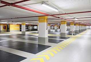 Foto eines Tiefgaragendecks mit Beschichtung