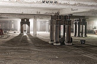 Foto von Stützen mit Verstärkungsmaßnahmen