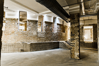 Foto von einem Fundament, Mauer und Stütze