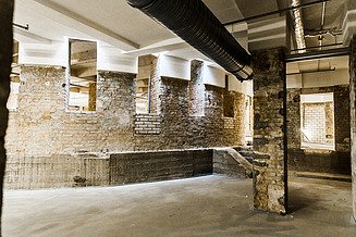 Foto von einem Fundament, Mauer und Stütze