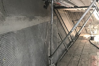 Foto von Bewehrungsmatten und einem Gerüst