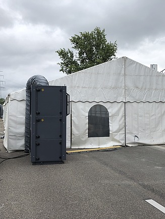 Foto von einem Zelt mit Generator